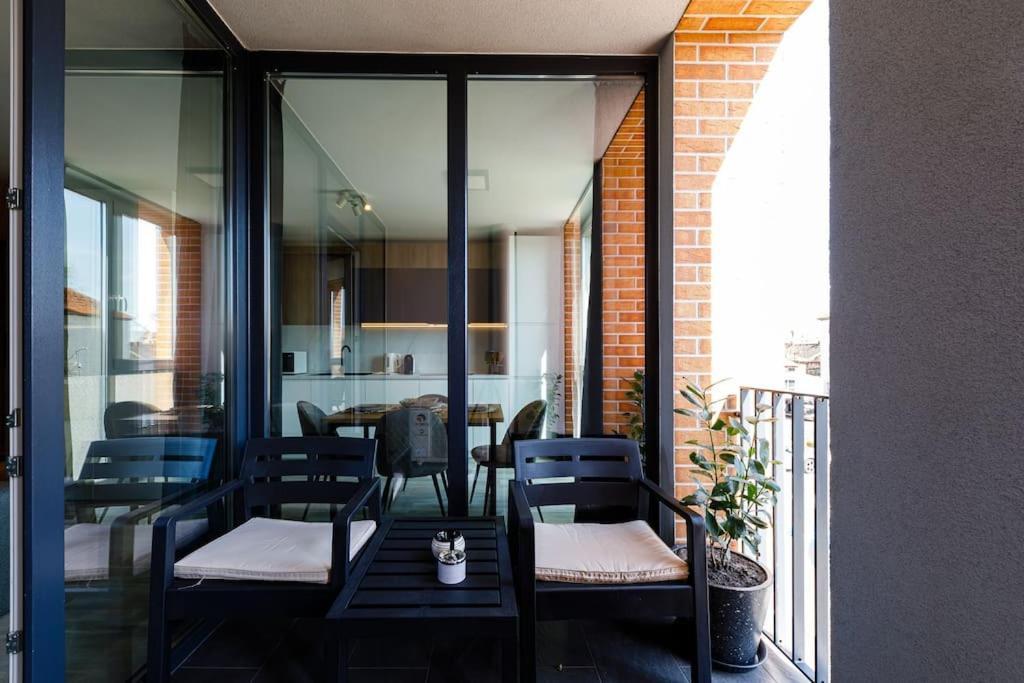 Luxury Apt. Near River & Parking ティミショアラ エクステリア 写真