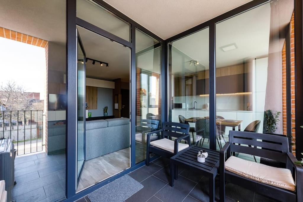 Luxury Apt. Near River & Parking ティミショアラ エクステリア 写真